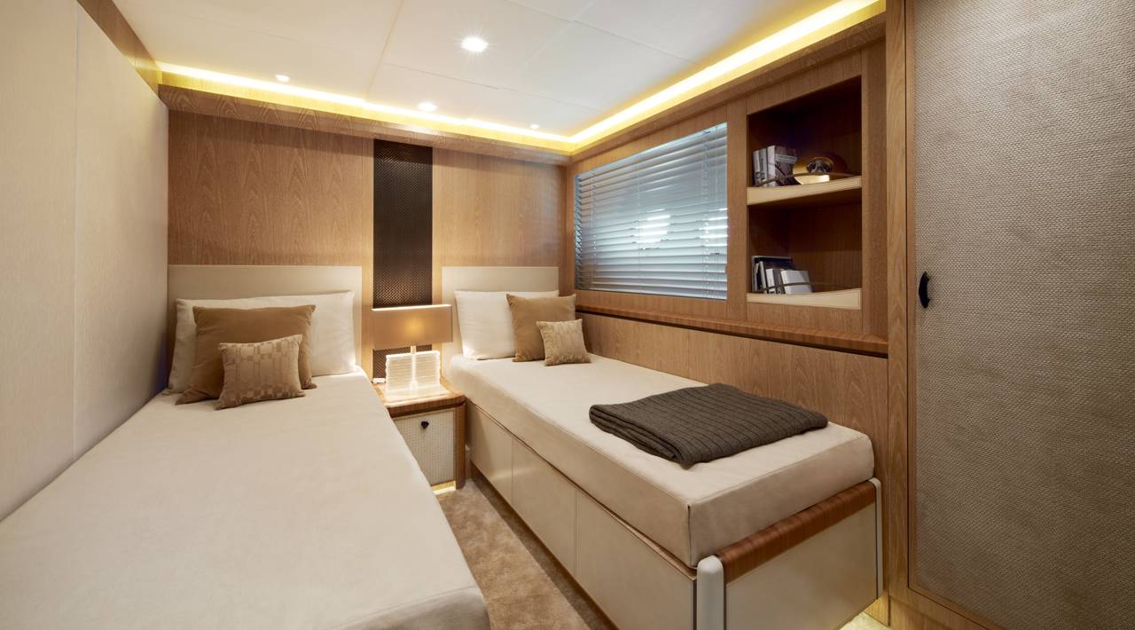 Guest Cabin MCY 86